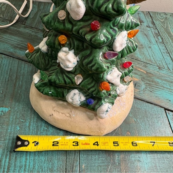 Vintage Hand Painted Ceramic Caroling Children Light Up Christmas Tree Lamp Post - Picture 4 of 14